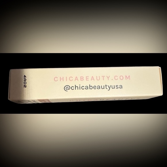 Chica Beauty Chica Glow Highlighter Duo Champagne Glow Brand New in Box 2 IN 1 - Picture 4 of 9
